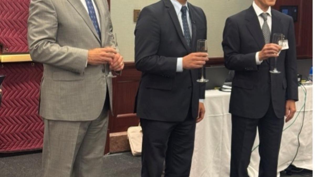 (Co-Chair Adrian Smith, Co-Chair Joaquin Castro, and Ambassador Yamada toast in celebration of the U.S.-Japan alliance.)